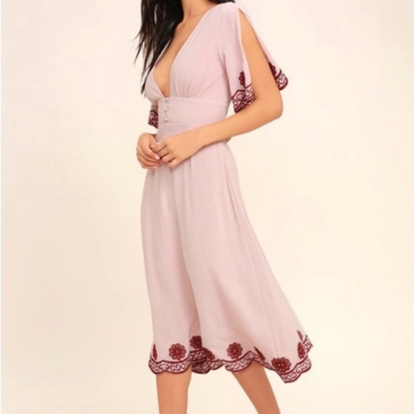 Lulus Dresses & Skirts - Lulus mauve pink & Burgundy embroidered  floral midi dress
